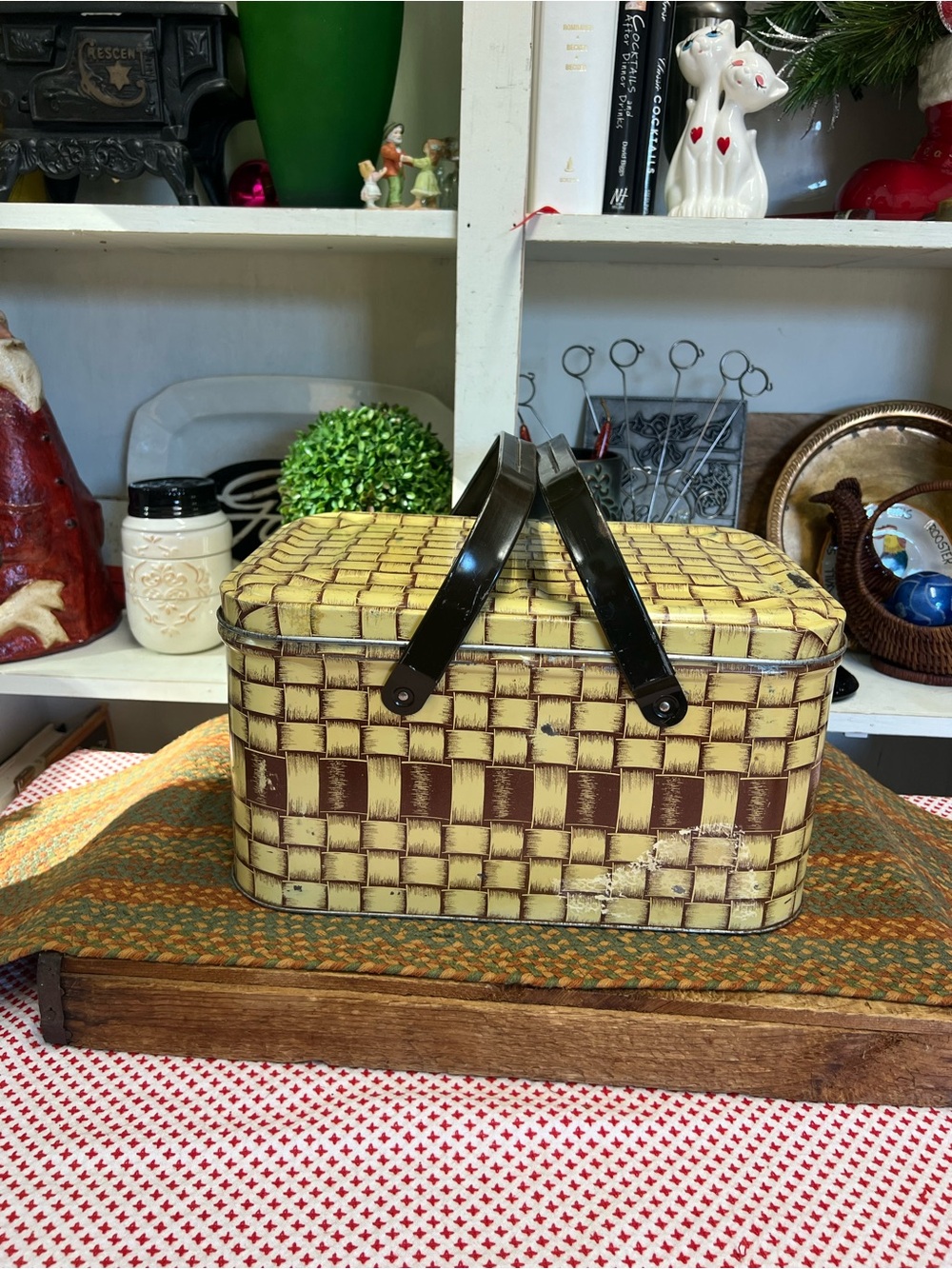 Vintage tin picnic basket brown beige decor grandma Core Storage decor